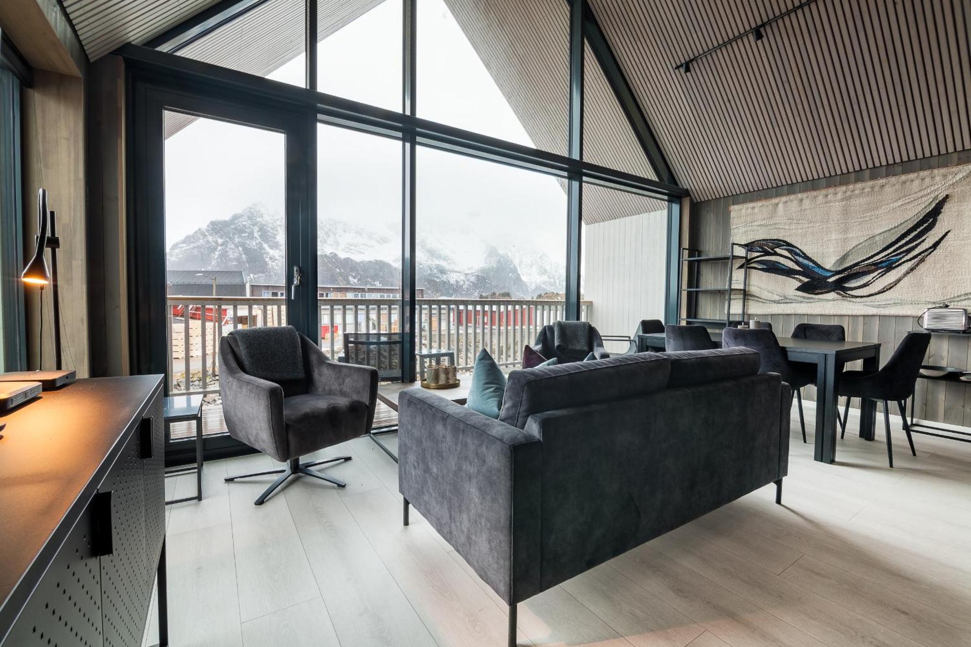 Attraktiv Leilighet Pa Kaikanten I Henningsvær Exterior foto